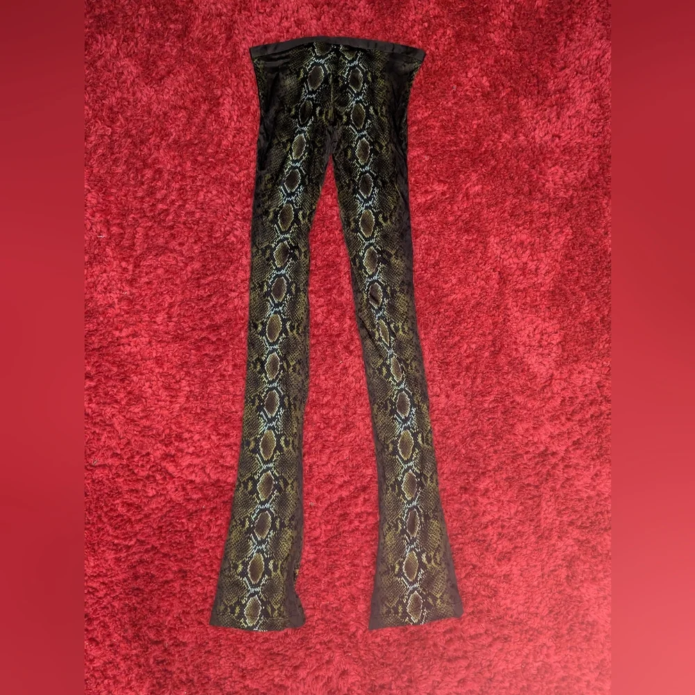 4S. NWOT VERSACE BROWN PYTHON PRINT TROUSERS SIZE IT 38 / US 2